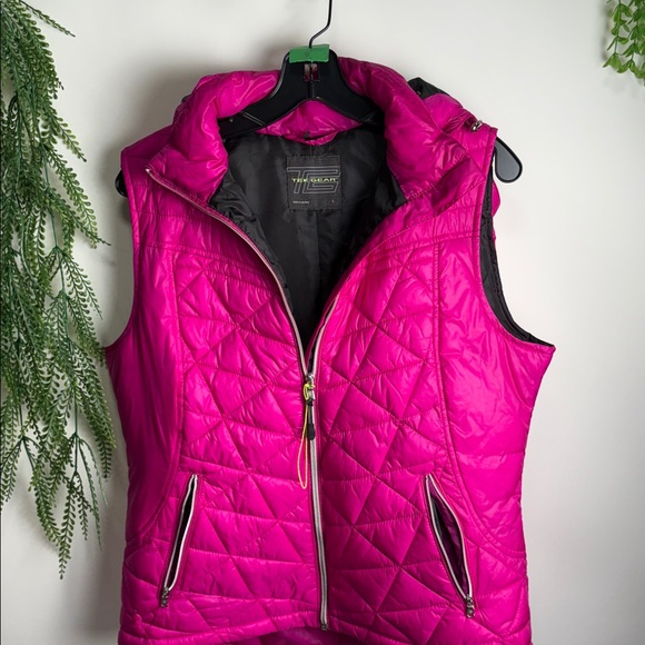 tek gear Jackets & Blazers - Tek Gear vibrant pink Quilted Vest